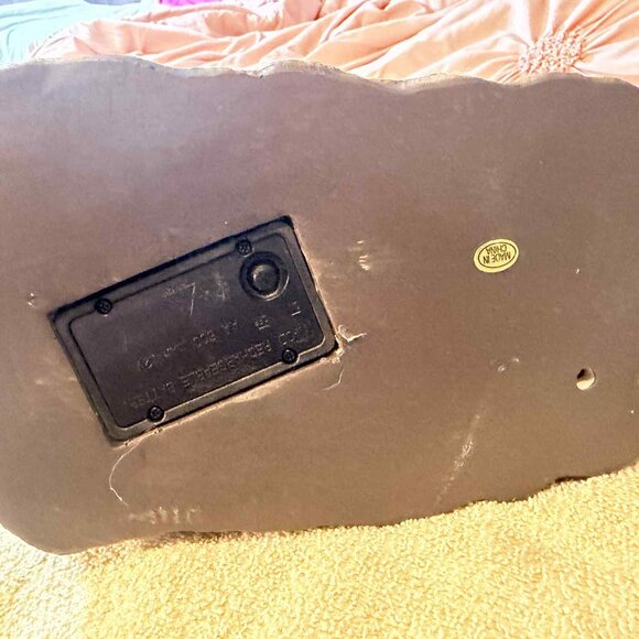 Small solar powered lighted lawn ornament - gnome house with mushroom and door - Picture 9 of 12